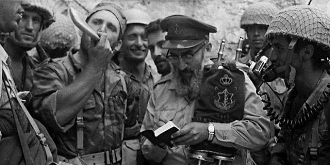 Chief Military Rabbi Shlomo Goren at the Western Wall in 1967 shortly after the liberation of Jerusalem. (Photo: Wiki Commons)