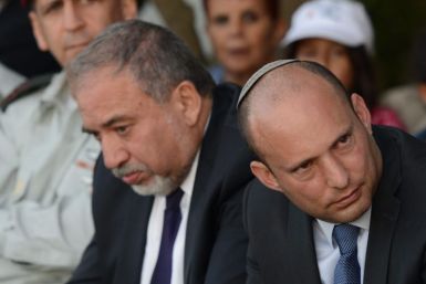 Defense Minister Avigdor Lieberman (left) and Education Minister Naftali Bennett at a Second Lebanon War memorial event in 2016